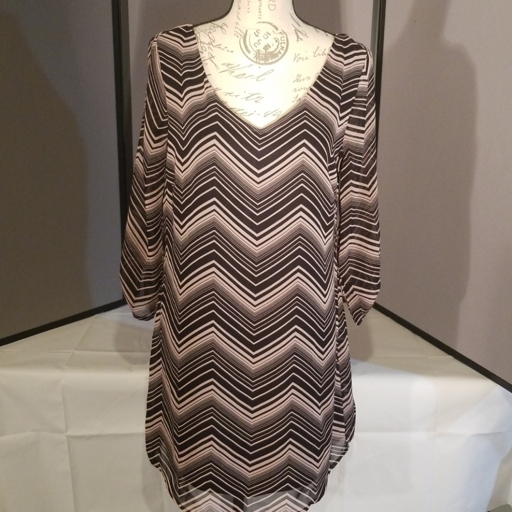 Lily Rose Chevron Zig-Zag Print V-Neck Cutout Back Dress M